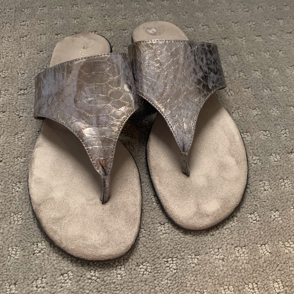 Metallic slip-ons Aerosoles 6.5